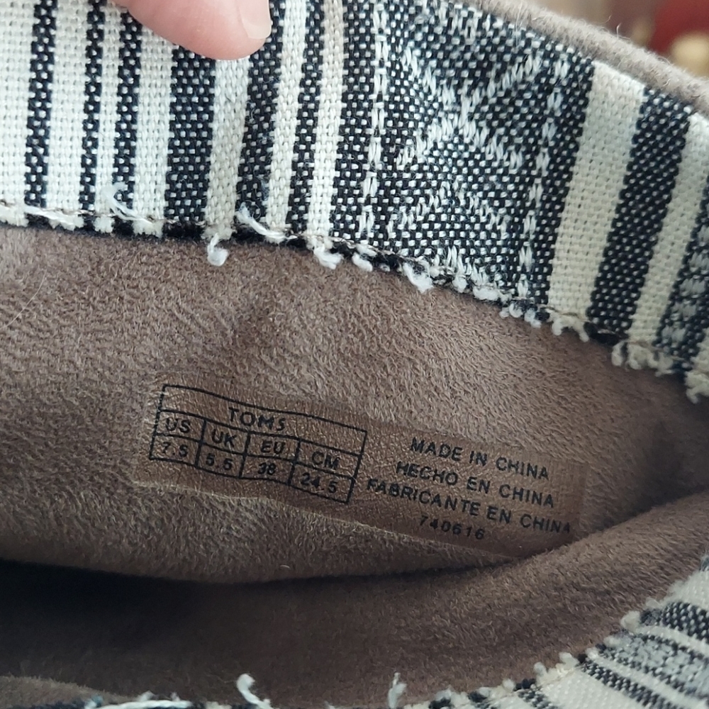 TOMS - Picture 8 of 16
